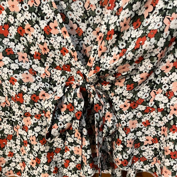 BUNDLE cropped tie front shirts - Picture 5 of 8